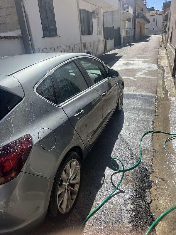 Usata Opel Astra Cosmo 131 CV (96 kW) 2010 Berlina