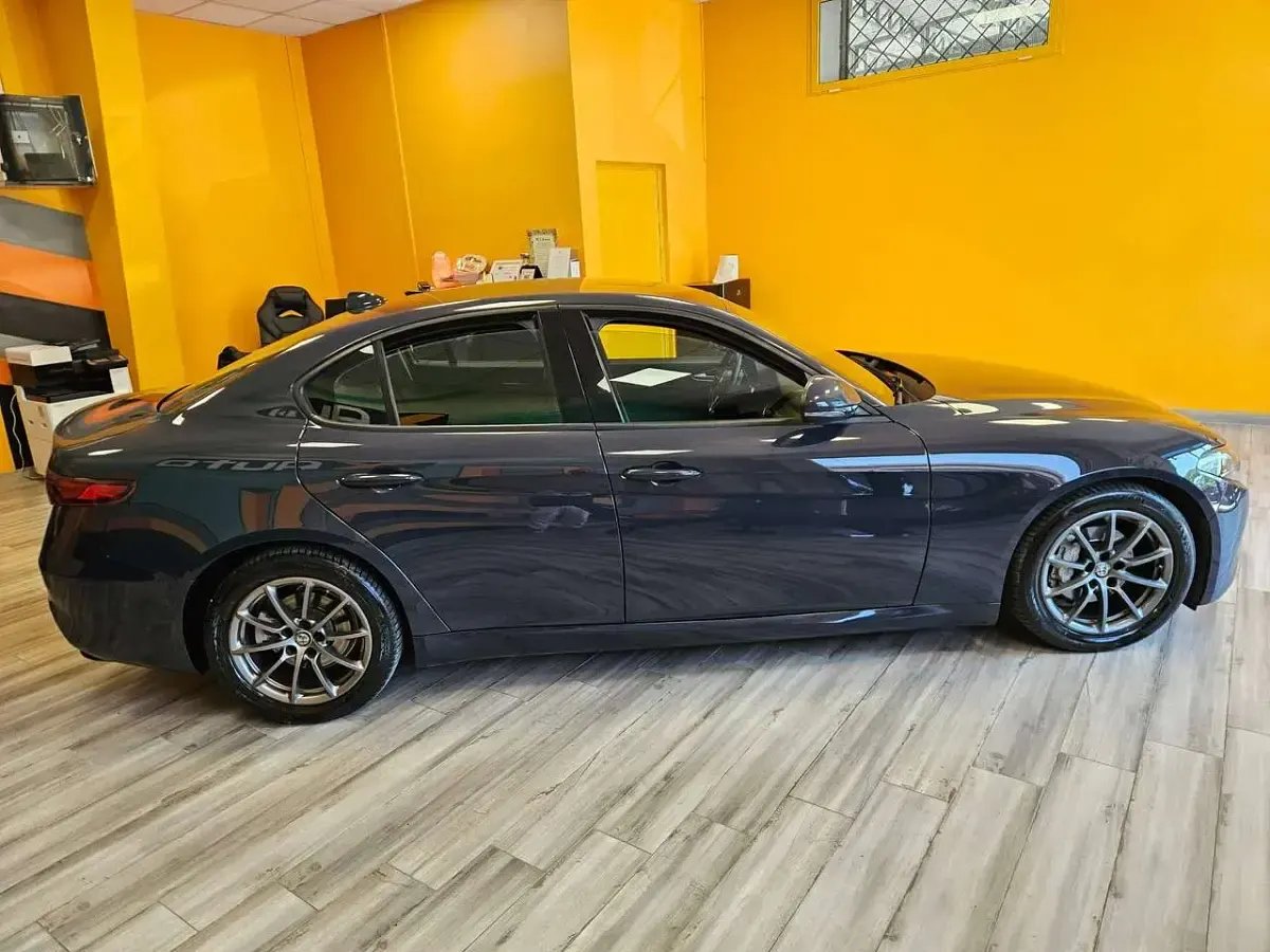 Usata Alfa Romeo Giulia Super 150 CV (110 kW) 2017 Grigio Berlina