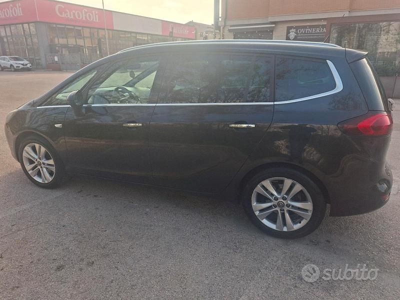 Usata Opel Zafira Tourer 130 CV (95 kW) 2012 Nero Monovolume