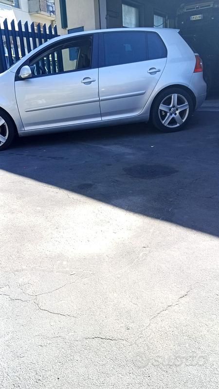 Usata VW Golf V Sportline 140 CV (102 kW) 2007 Grigio Berlina