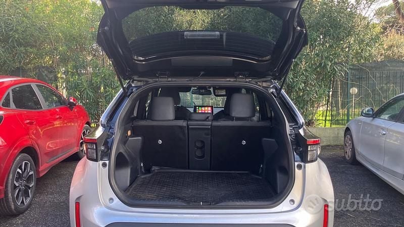 Usata Toyota Yaris Cross 106 CV (77 kW) 2024 Grigio SUV