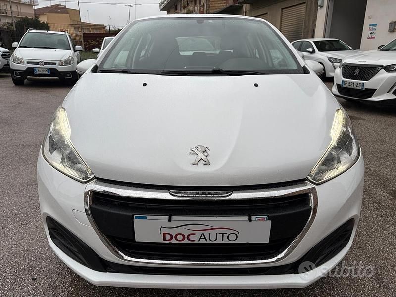 Usata Peugeot 208 Active 81 CV (59 kW) 2018 Bianco Utilitaria