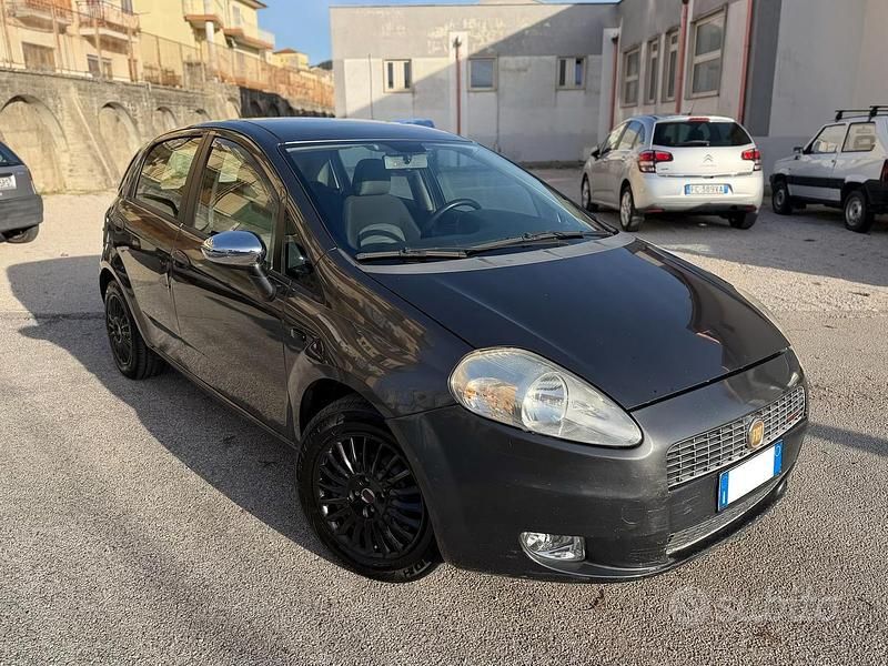 Usata Fiat Grande Punto 75 CV (55 kW) 2008 Grigio Utilitaria