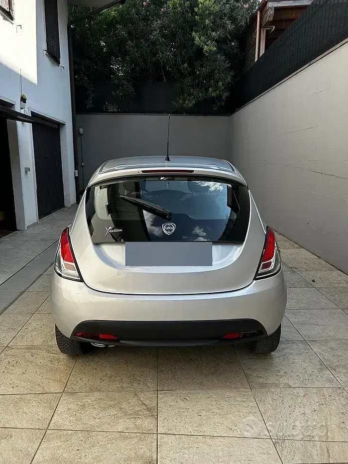 Usata Lancia Ypsilon 69 CV (50 kW) 2011 Grigio Utilitaria