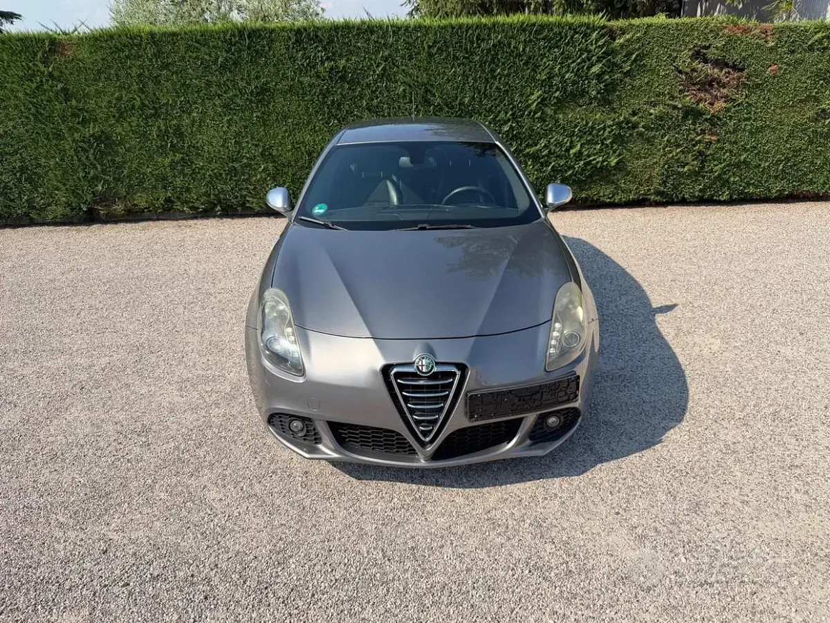 Usata Alfa Romeo Giulietta Quadrifoglio Verde 235 CV (172 kW) 2013 Grigio Utilitaria
