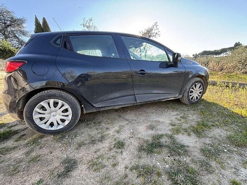 Second-hand Renault Clio IV 75 CP (55 kW) 2015 Negru Berlinǎ
