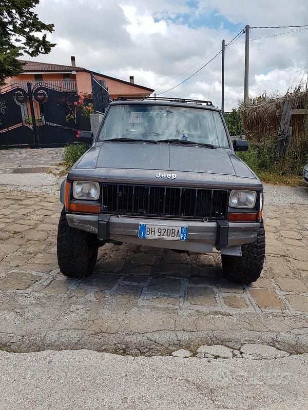 Grigio Usata 1990 Jeep Cherokee SUV | 3500 € - Immagine 1/4