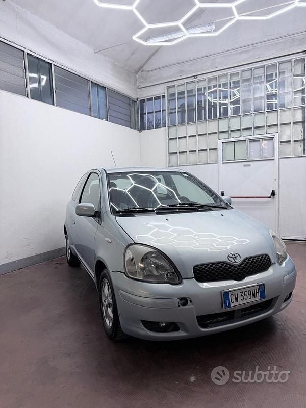 Usata Toyota Yaris Sol 65 CV (47 kW) 2005 Blu Berlina