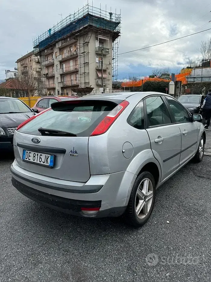 Usata Ford Focus 90 CV (66 kW) 2006 Grigio Berlina