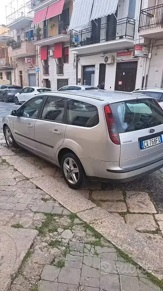Usata Ford Focus 90 CV (66 kW) 2005 Grigio Station wagon