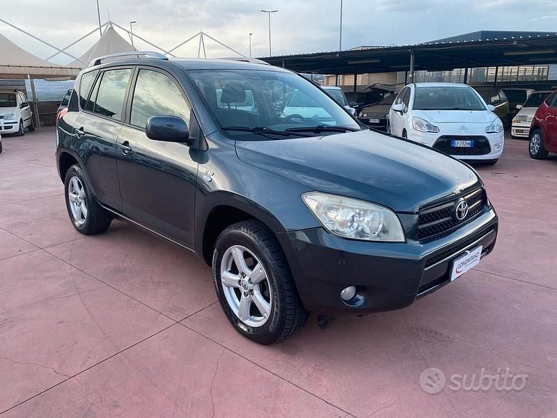 Grigio Usata 2007 Toyota RAV4 Luxury SUV | 4990 € (Ottimo prezzo) - Immagine 1/4