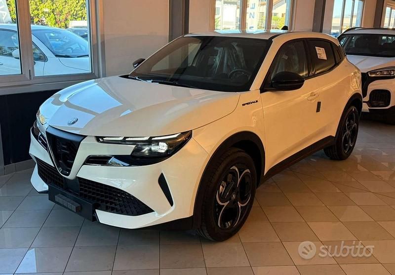 Nuova Alfa Romeo Junior Edizione Speciale 145 CV (106 kW) 2025 Bianco SUV
