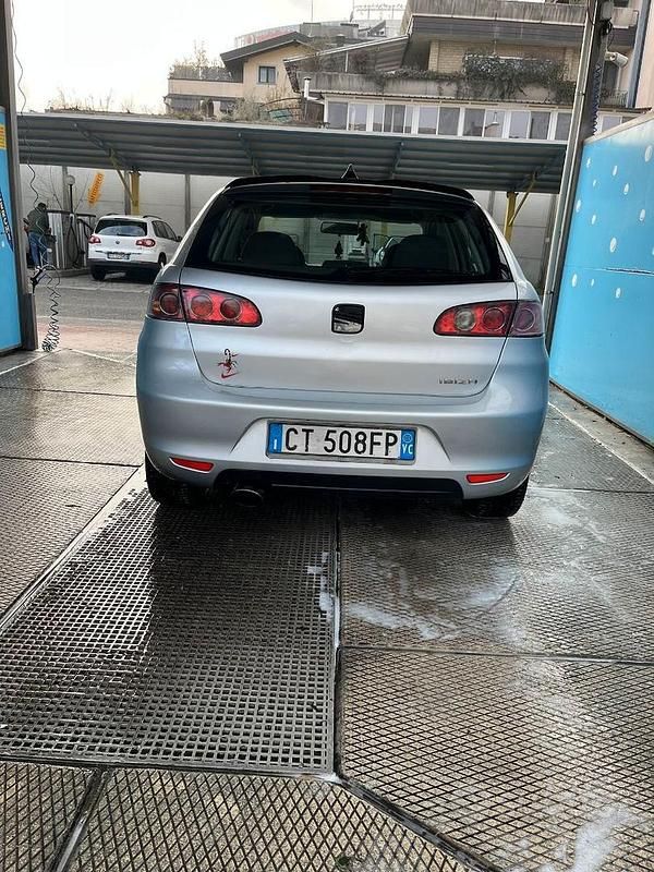 Usata Seat Ibiza 102 CV (75 kW) 2005 Grigio Utilitaria