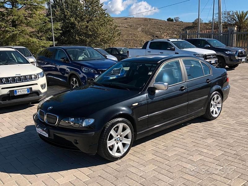 Nero Usata 2002 BMW 320 Tre volumi | 2999 € (Buon prezzo) - Immagine 1/4