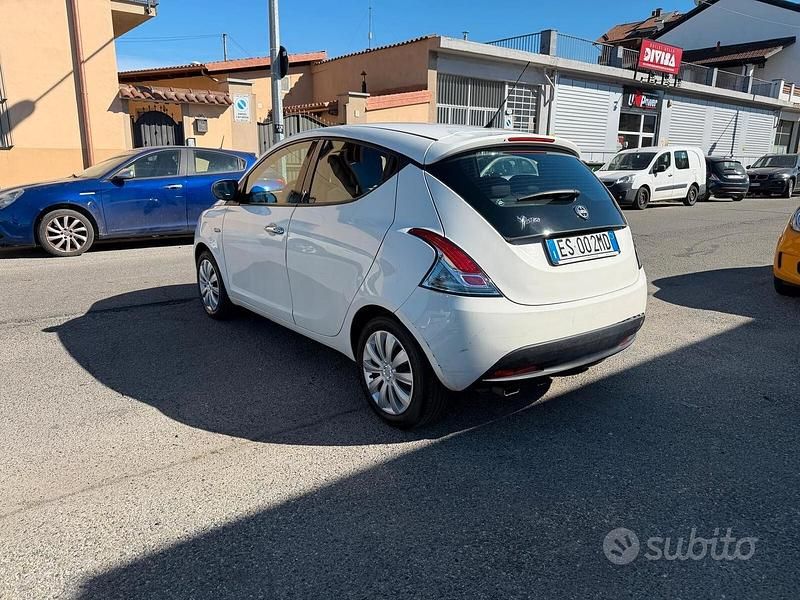 Usata Lancia Ypsilon Platinum 69 CV (50 kW) 2013 Bianco Utilitaria