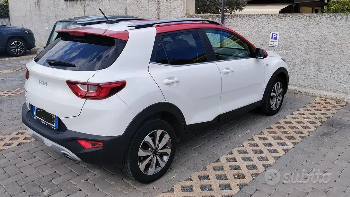 Usata Kia Stonic Style 84 CV (61 kW) 2022 Bianco SUV