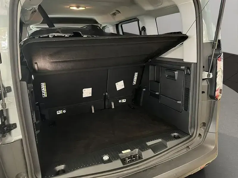 Begagnad Ford Tourneo Active 126 HK (92 kW) 2025 Grå Van