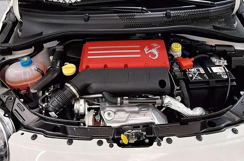 Usata Abarth 695 Competizione 179 CV (131 kW) 2024 Bianco Utilitaria