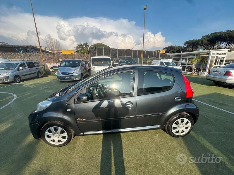 Usata Peugeot 107 68 CV (50 kW) 2009 Grigio Utilitaria
