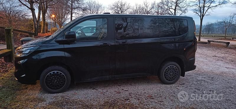 Usata Ford Tourneo Custom 150 CV (110 kW) 2024 Nero Furgone