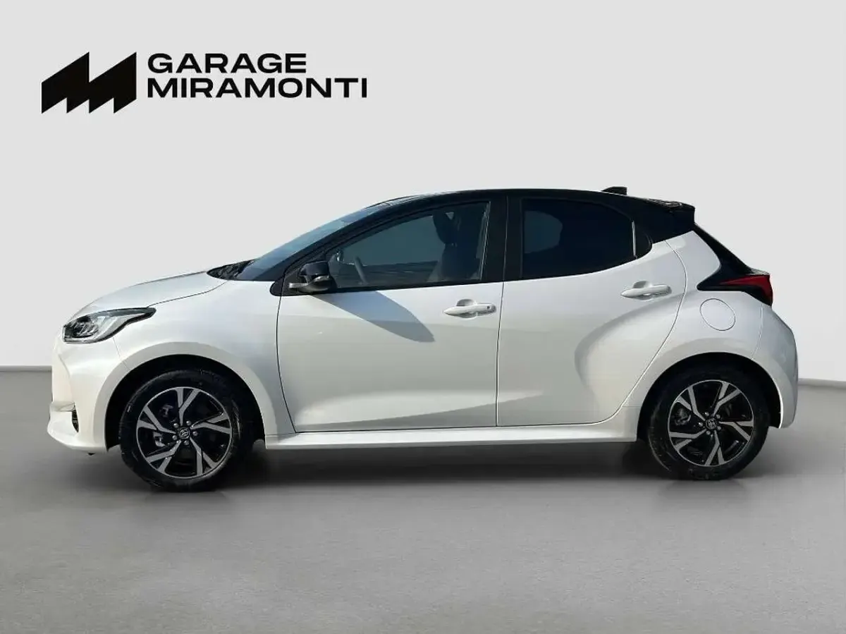 Usata Toyota Yaris Hybrid Trend 116 CV (85 kW) 2024 Bianco Berlina