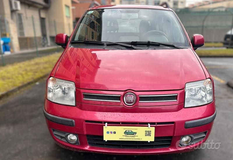 Usata Fiat Panda Emotion 69 CV (50 kW) 2011 Rosso Utilitaria