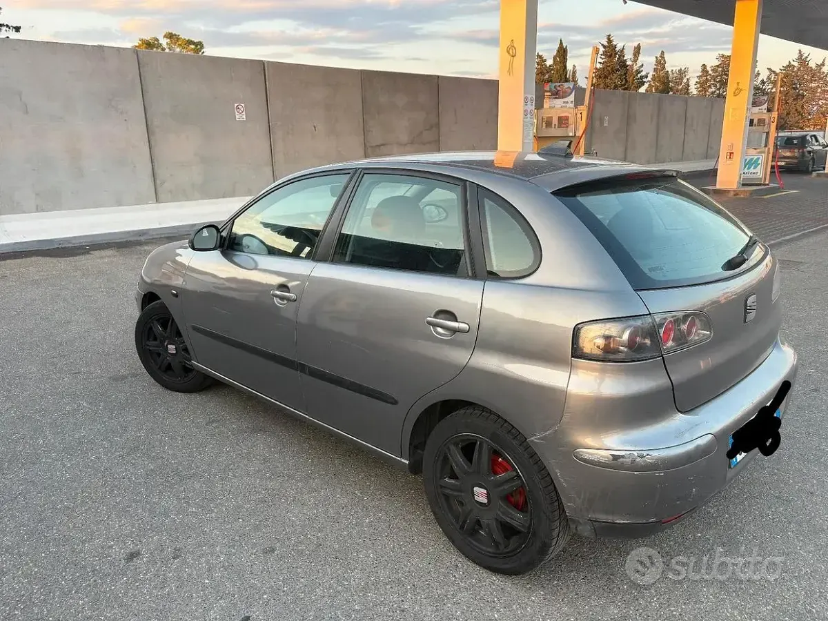 Usata Seat Ibiza 75 CV (55 kW) 2005 Grigio Utilitaria
