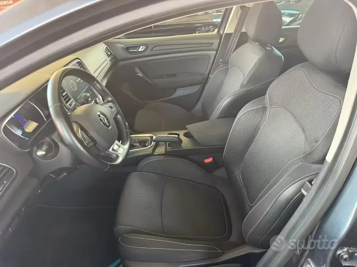 Usata Renault Mégane IV Business 140 CV (102 kW) 2019 Grigio Coupé