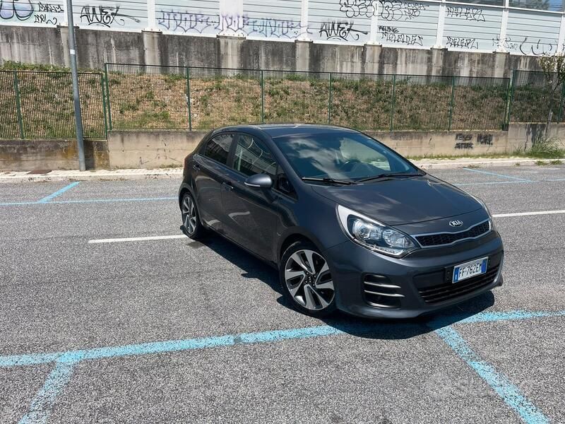 Usata Kia Rio 90 CV (66 kW) 2016 Grigio Utilitaria