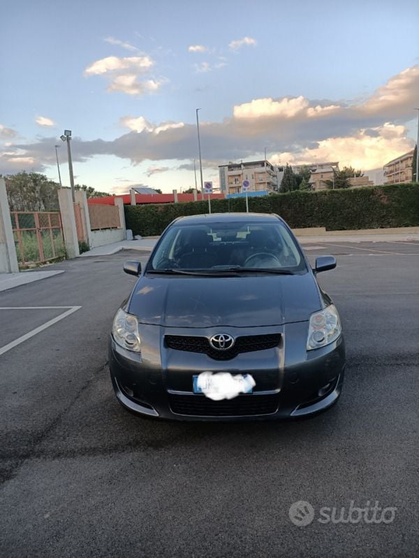 Usata Toyota Auris 90 CV (66 kW) 2007 Grigio Utilitaria