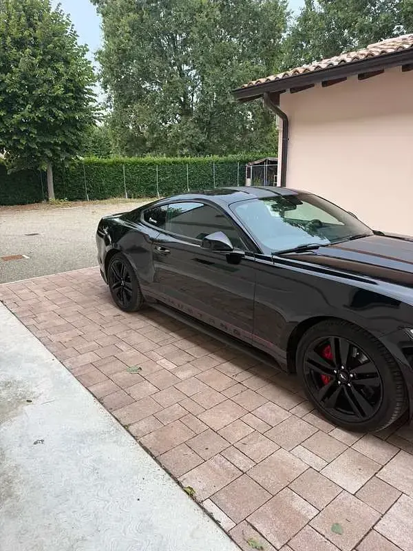 Usata Ford Mustang Fastback 317 CV (233 kW) 2016 Nero Coupé