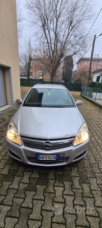 Usato 2009 Opel Astra 1.7 Diesel 110 CV (2.000 €)