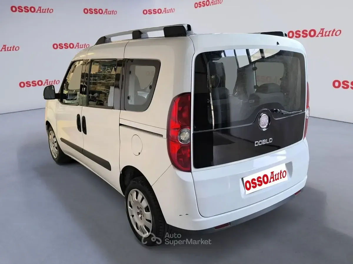 Usata Fiat Doblò 105 CV (77 kW) 2011 Bianco Monovolume