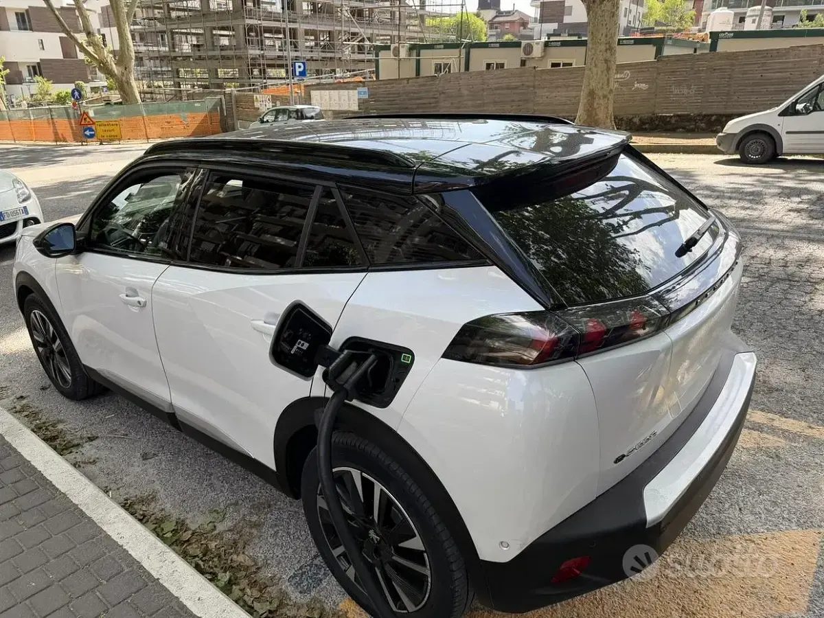 Usata Peugeot e-2008 56 kW (77 CV) 2021 SUV