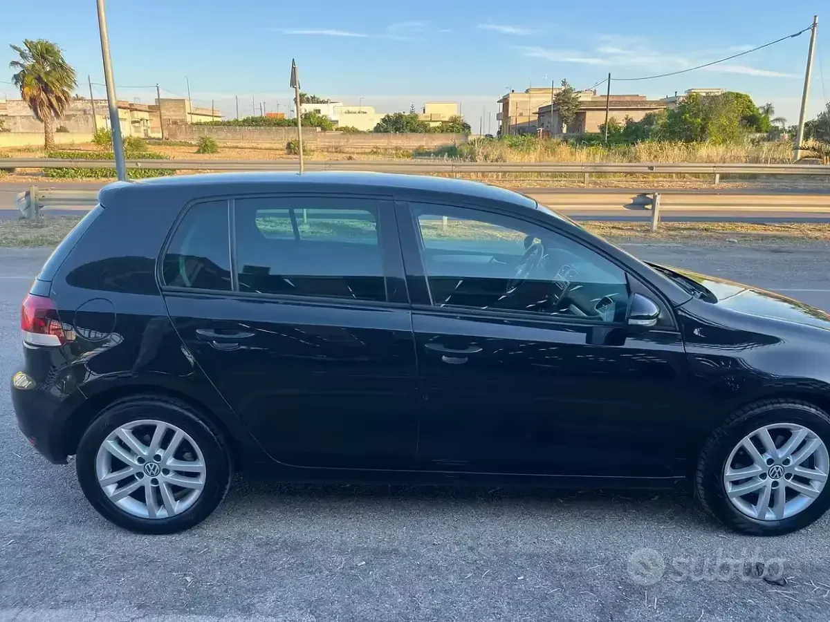 Usata VW Golf VI Highline 102 CV (75 kW) 2009 Nero Utilitaria