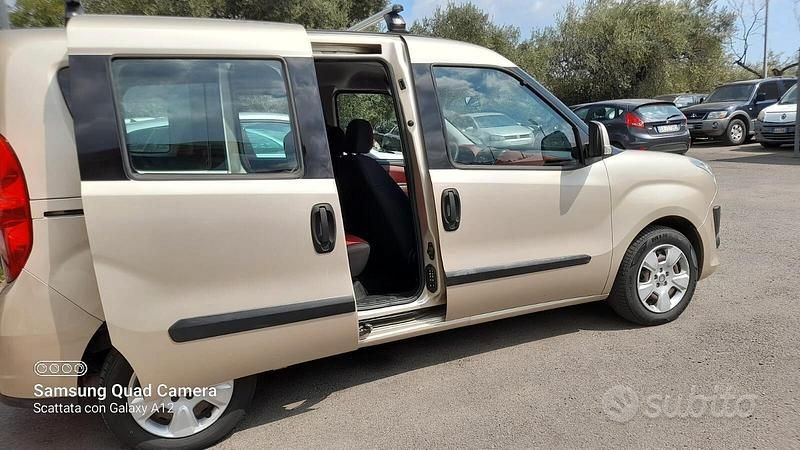 Usata Fiat Doblò Dynamic 105 CV (77 kW) 2012 Oro Monovolume