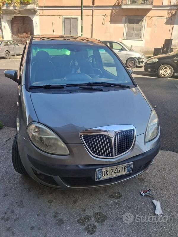 Marrone Usata 2009 Lancia Musa Monovolume | 1700 € (Super prezzo) - Immagine 1/4