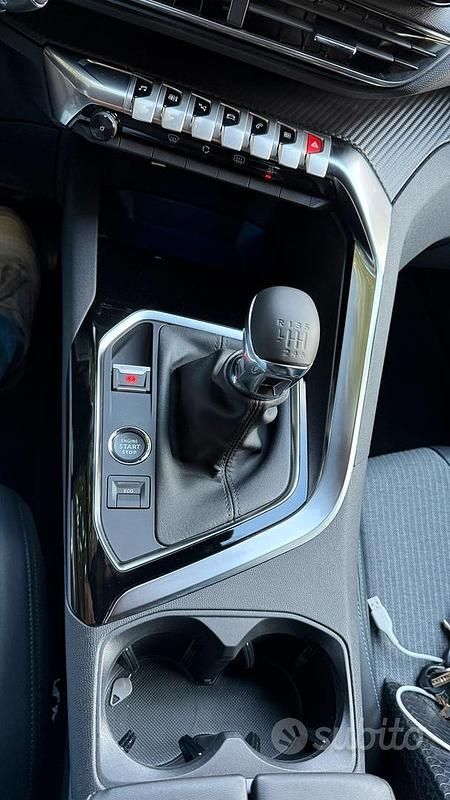 Usata Peugeot 3008 Allure 131 CV (96 kW) 2023 Grigio SUV