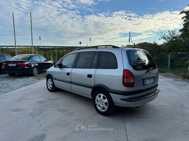 Usata Opel Zafira 116 CV (85 kW) 2000 Argento Monovolume