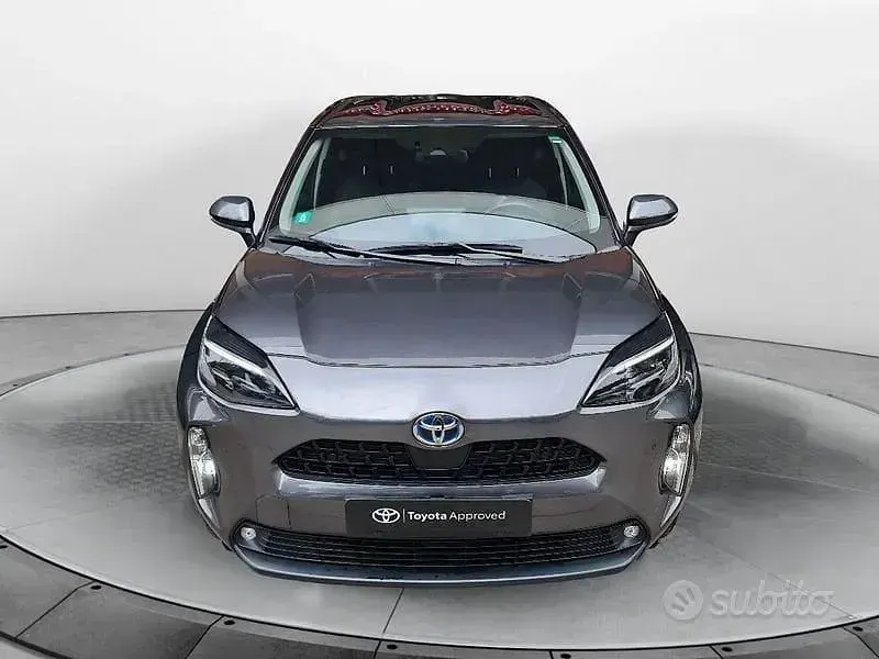 Usata Toyota Yaris Cross Active 116 CV (85 kW) 2022 Grigio SUV