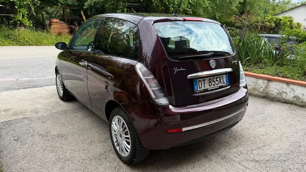 Usata Lancia Ypsilon 75 CV (55 kW) 2009 Grigio Utilitaria