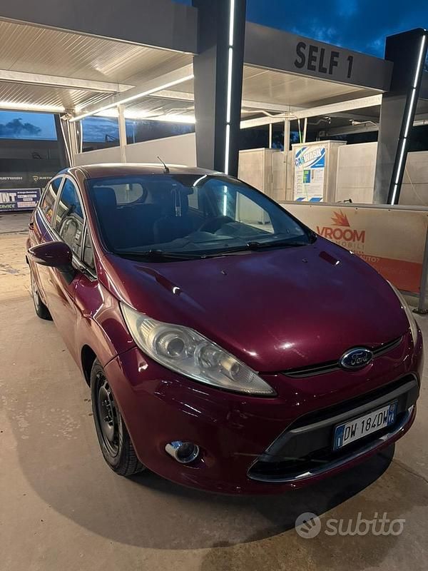 Usata Ford Fiesta 80 CV (58 kW) 2009 Rosso Utilitaria