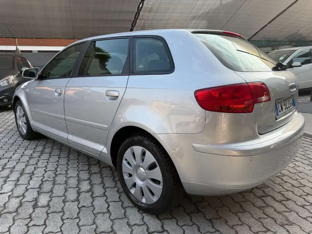 Usata Audi A3 Sportback Ambition 102 CV (75 kW) 2005 Argento Utilitaria