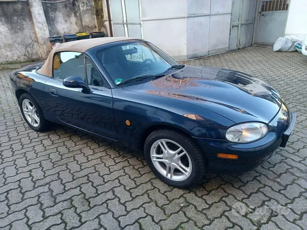 Usata Mazda MX5 110 CV (80 kW) 2000 Blu Cabrio