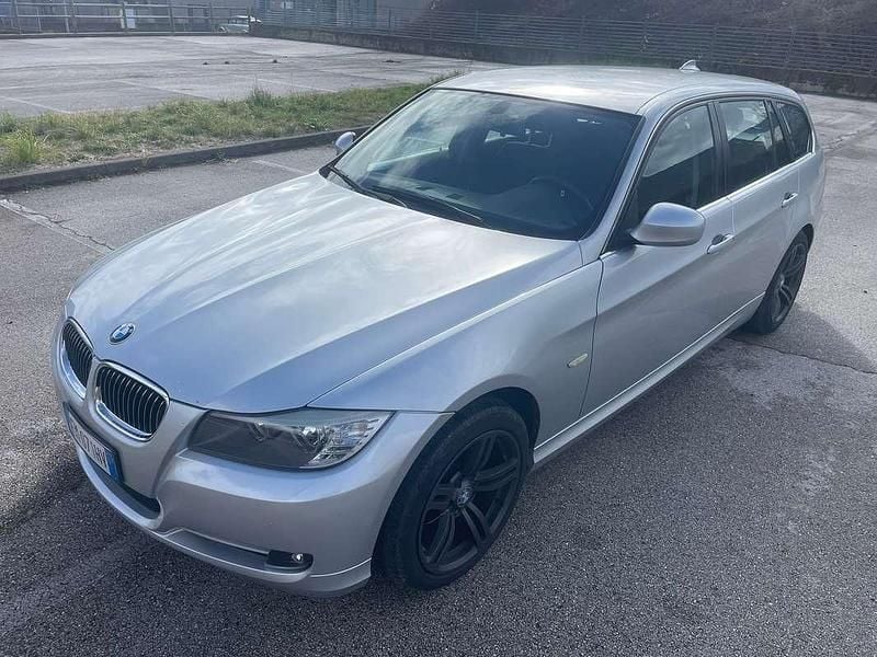 Usata BMW 318 143 CV (105 kW) 2012 Argento Station wagon
