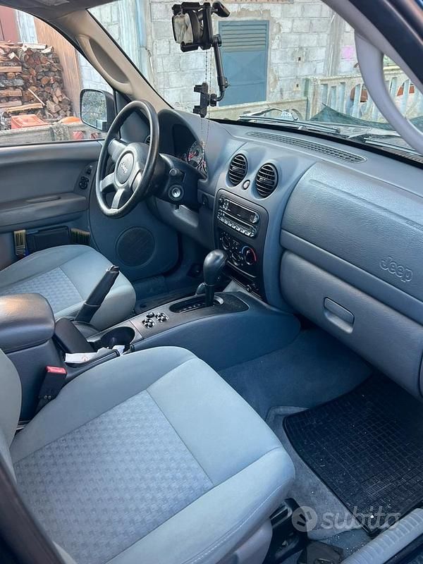 Usata Jeep Cherokee 163 CV (119 kW) 2006 Blu SUV