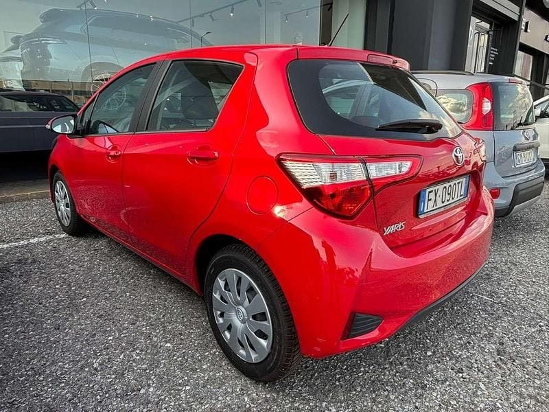 Usata Toyota Yaris Active 72 CV (52 kW) 2019 Rosso Berlina