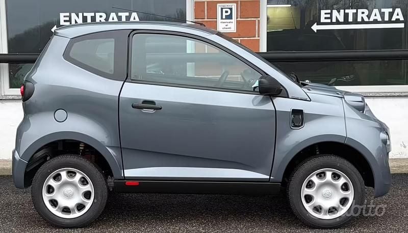 Nuova Aixam eMinauto 2025 Grigio Berlina