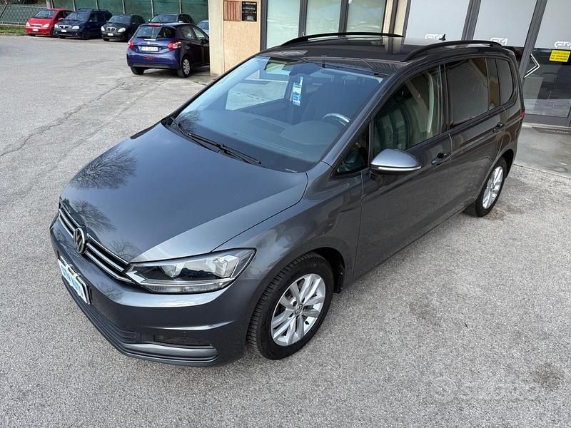 Usata VW Touran Comfortline 116 CV (85 kW) 2018 Grigio Monovolume