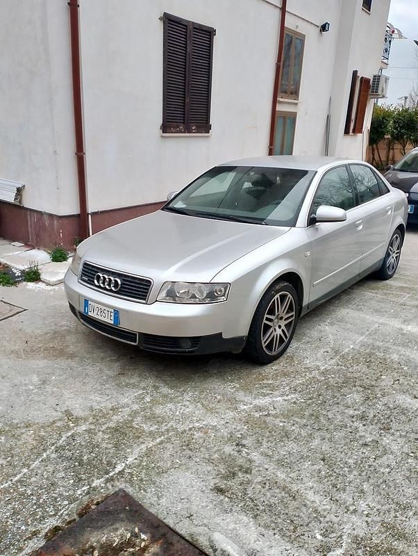 Usata Audi A4 101 CV (74 kW) 2002 Grigio Berlina